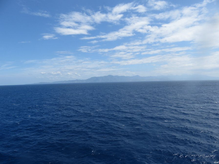 Ici on passe entre Cuba et Haïti - la côte haïtienne