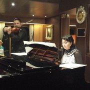 Superbe Violoniste et pianiste du bateau