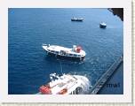 2005:06:02 15:43:58 - Nos bateaux de d�barquement � Santorin