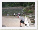 2005:05:18 18:10:35 - Marcel se pr�pare � sprinter au stade de Delphes