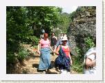 2005:05:19 17:05:39 - Descente vers le monast�re avec nos amis de voyage