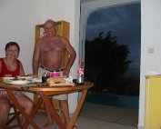 Gîtes Kas'a Flo Notez la piscinne à la porte.