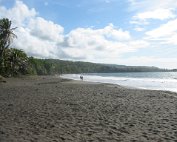 Plage de la Grande Anse Les vagues sont trop fortes. On ne se baignera pas à cet endroit.